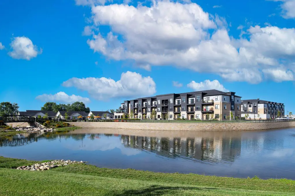 Charter Senior Living of Gateway Park building