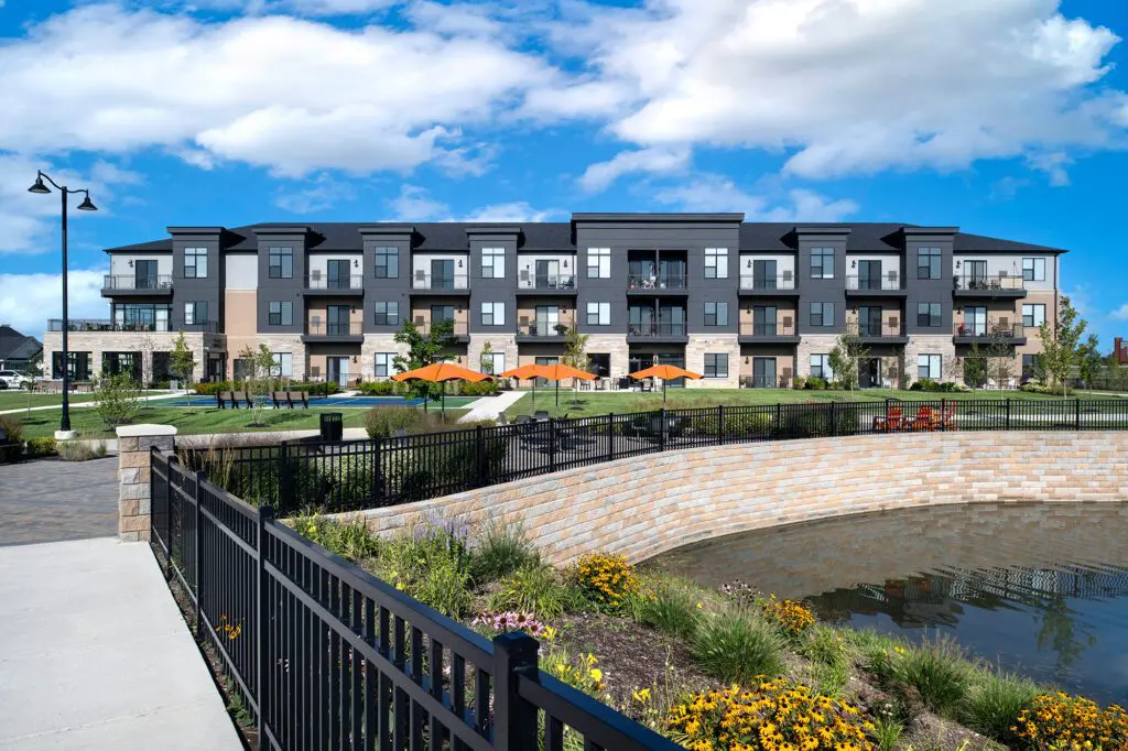 Charter Senior Living of Gateway Park exterior and grounds